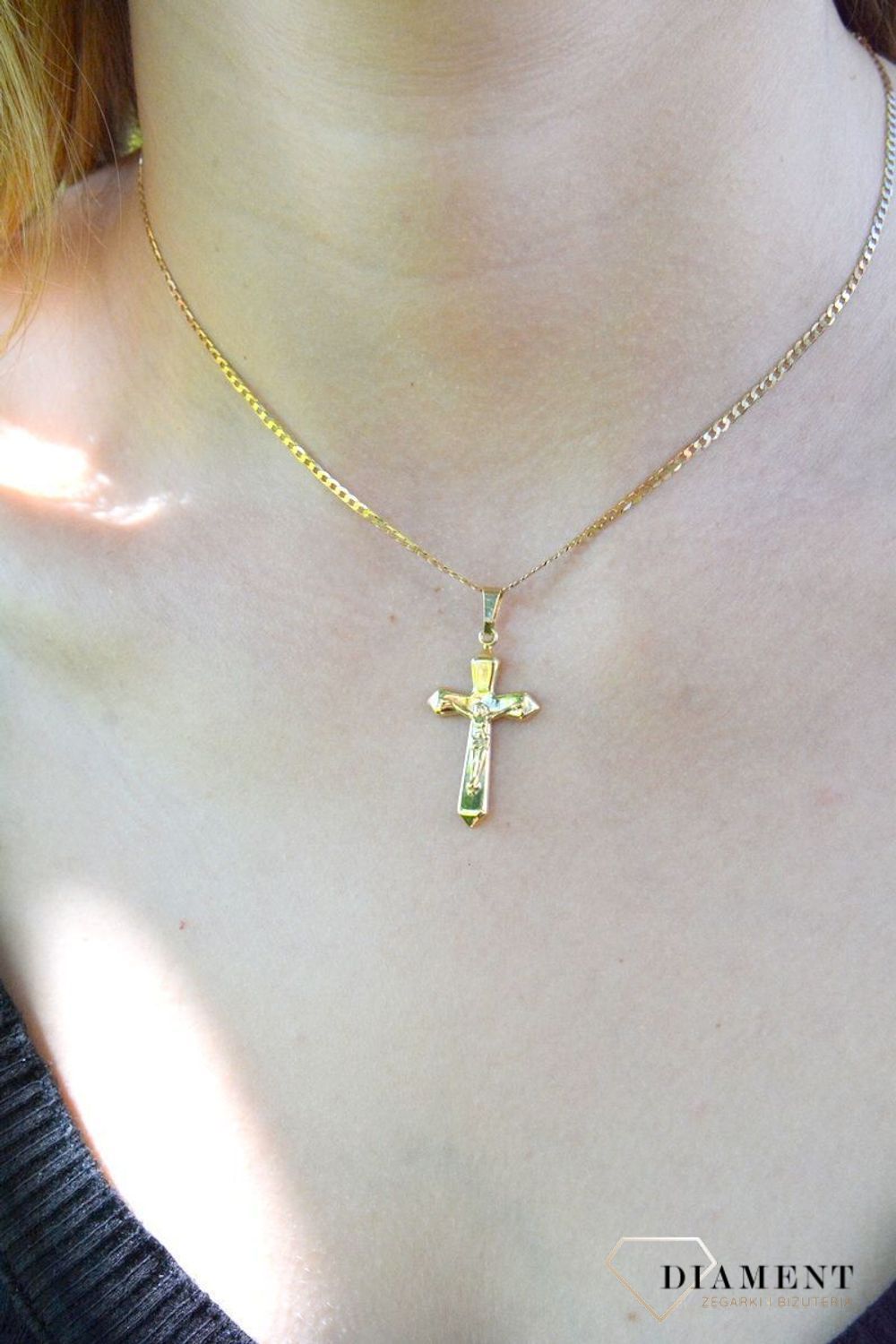 Złota zawieszka krzyżyk ze złotym wizerunkiem Chrystusa ZA 5858 375df.jpg